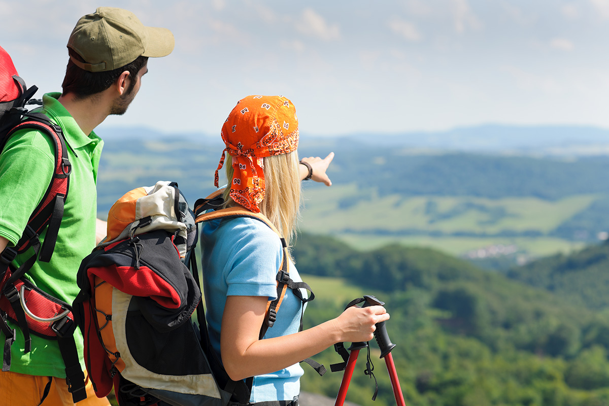 Hiking on the trails of Station O'Kataventures - Camping Nature Plein Air